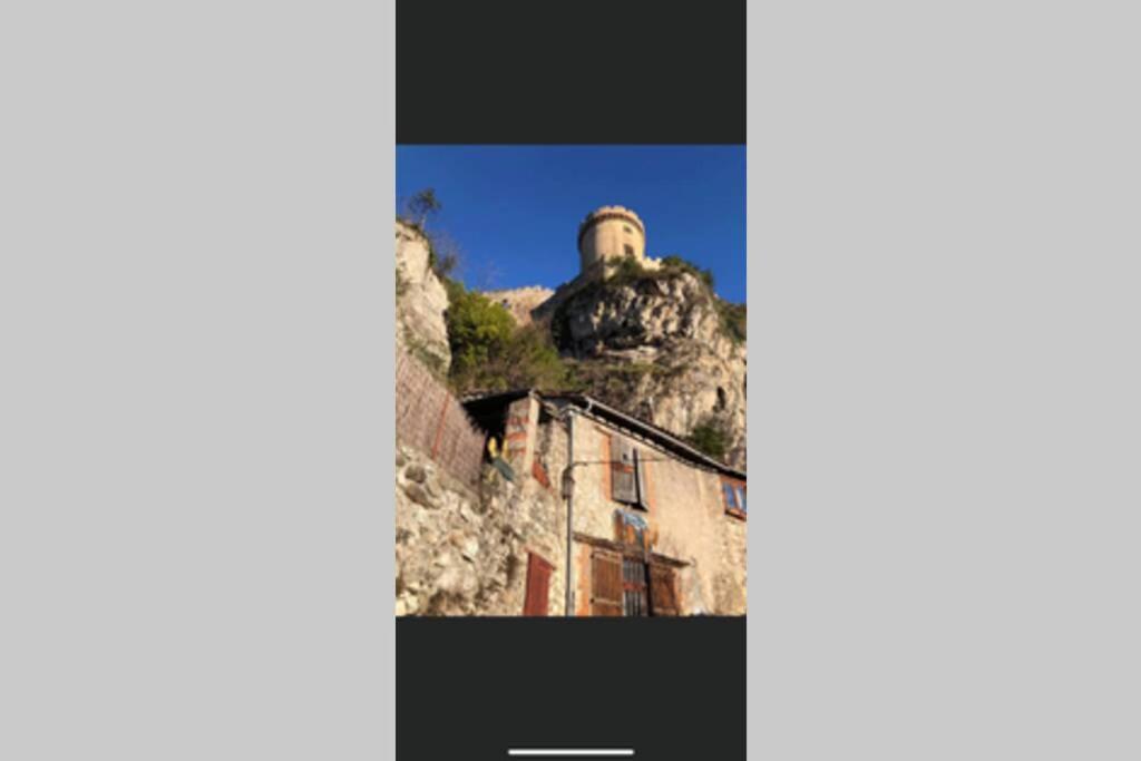 Le Gite De La Vallee Du Douctouyre Dun Bagian luar foto