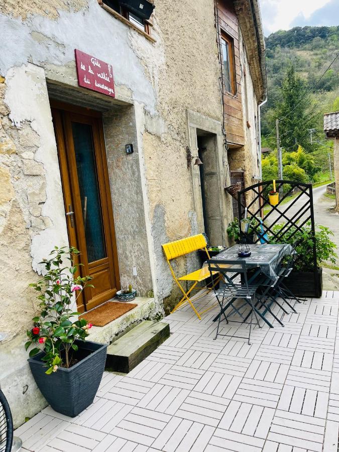 Le Gite De La Vallee Du Douctouyre Dun Bagian luar foto